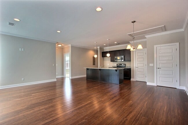 Photo - Bright & Stylish 3BR Flat in the Historic District — Gated Parking Unit 552A