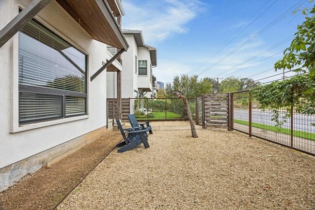 Photo - 1011 E 12th St