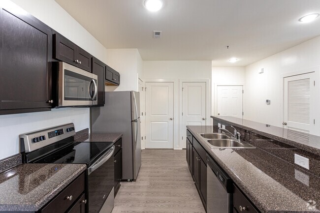 1BR, 1BA - Wellington - 867SF