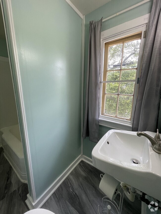 Building Photo - 2315 15TH AVE Unit #4 Rental