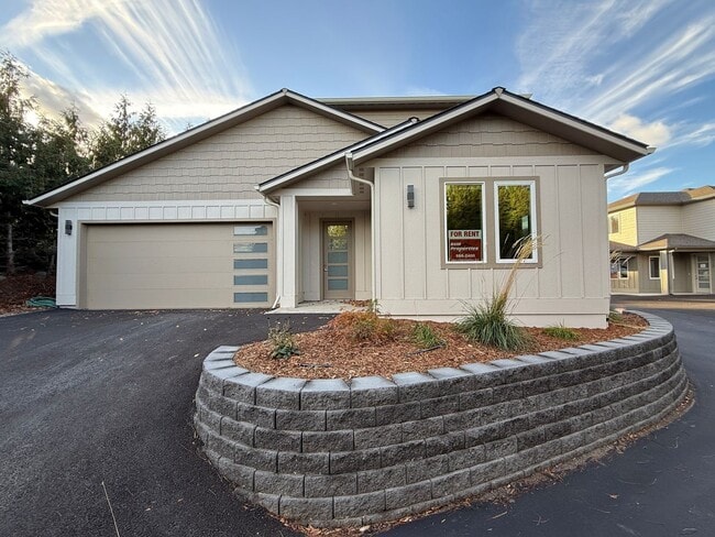 Building Photo - Now renting Brand-new 4 bedroom, 3 bathroo...