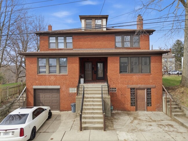 Building Photo - Beautiful, Newly Updated 3 Bedroom/1.5 Bath on quiet street near Pittsburgh's North side. AVAILAB...