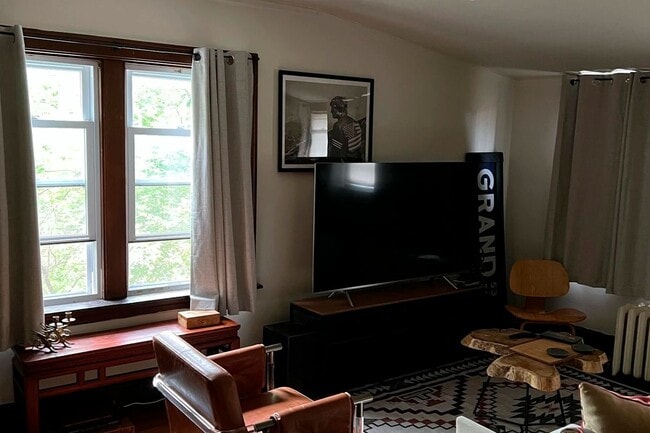 Building Photo - 733 Elm St Unit 304