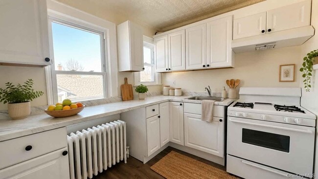 Photo - 275 Bayville Ave Unit 2W