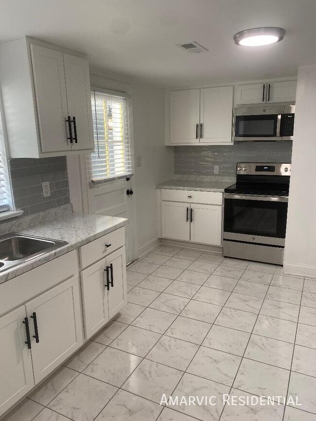 Photo - 415 Singletary St SE