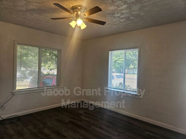 Photo - 235 W 1 Unit 2