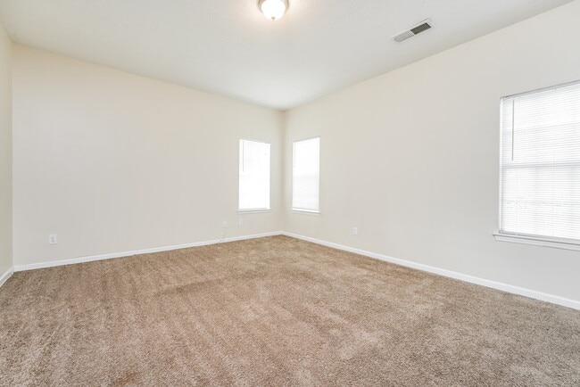 Photo - 260 Greenway Dr