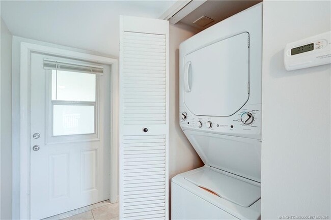 Photo - 5539 NE Gulfstream Way