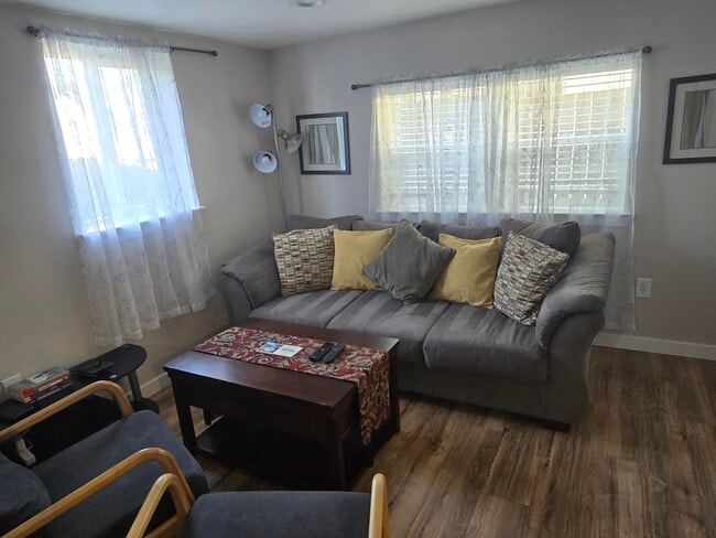 Building Photo - R and B Properties