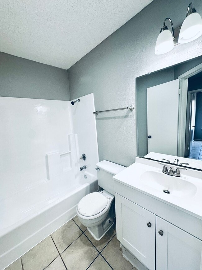 Photo - 5305 Woodland Oaks Ct Unit A