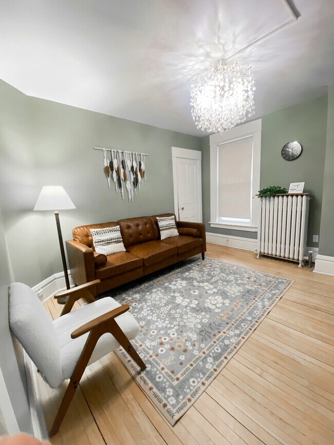 209 E 3rd St Unit 209 Upper