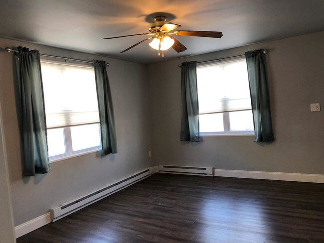 Living Room - 111 22nd Ave Unit 2