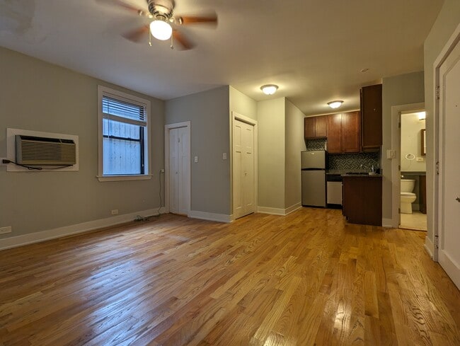 Photo - 837 W Wolfram St