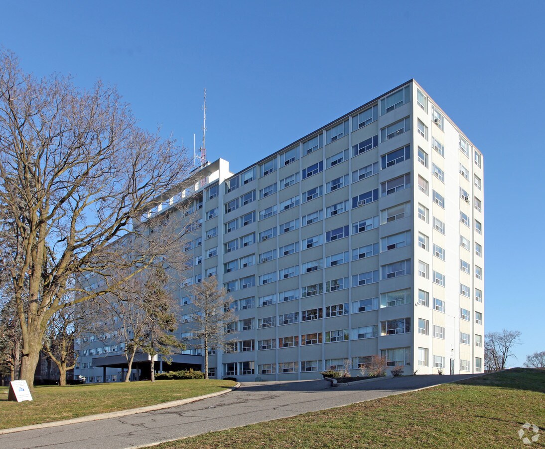 Photo - 255 Simcoe St N