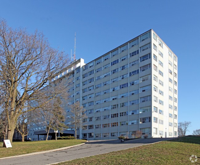 Photo - 255 Simcoe St N