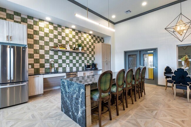 Photo - 1000 E Yager Ln