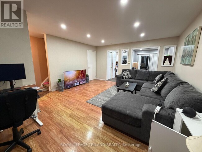 Photo - 690 Little Grey St