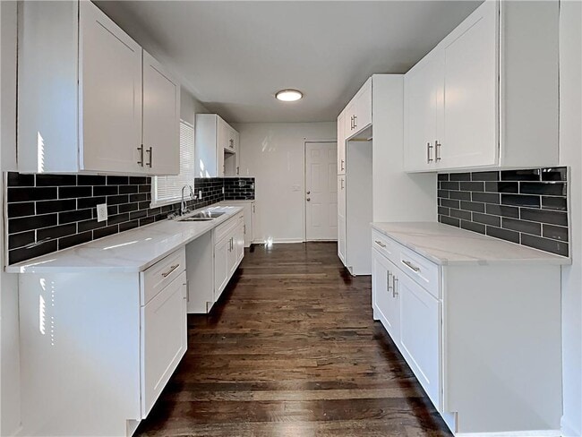 Photo - 512 Aberdeen Dr NW