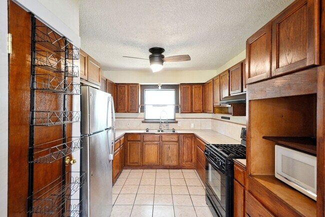 Photo - 823 Serna Dr
