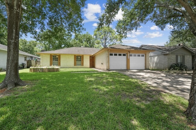 Building Photo - 16306 Forest Bend Ave