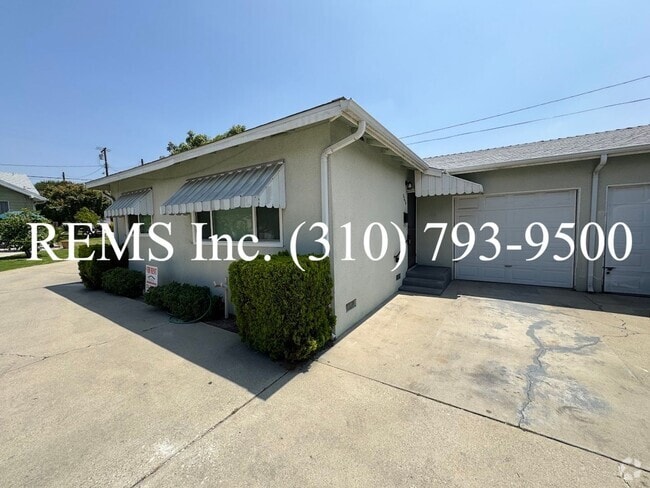 Building Photo - Remodeled Duplex Unit 2246 Rental