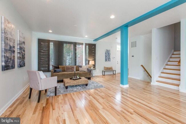 Photo - 3039 Baltz St