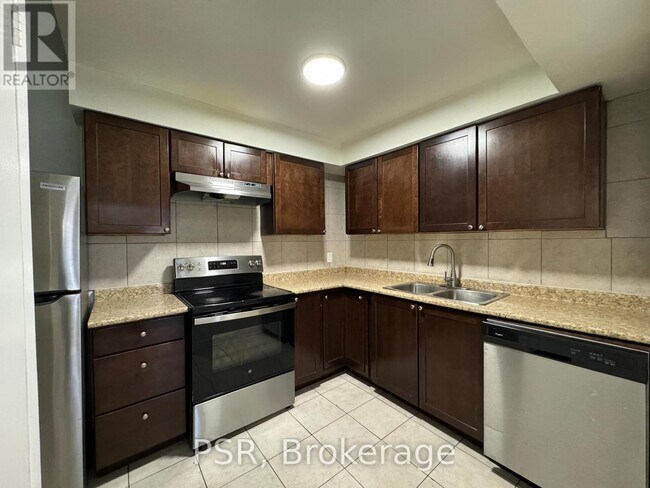 Photo - 2 Blackthorn Ave