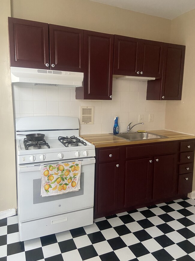 Building Photo - 1202 S Wilton St Unit #2 Rental
