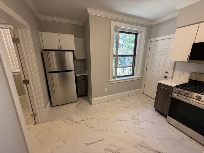 Photo - 72 Longwood Ave