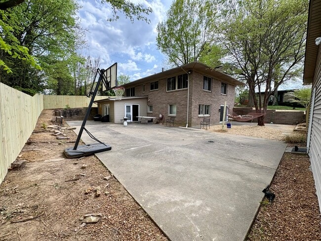 Photo - 732 Hillgate Rd