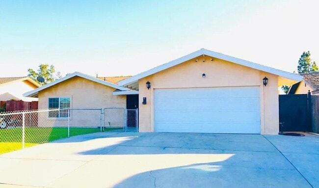 Building Photo - 9125 Eucalyptus Dr