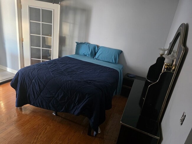 2790 W Tola Ave Unidad 2 bed 1 bath apartment
