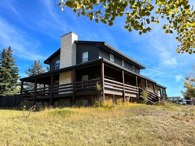 Building Photo - SILVER CREEK HORSE PROPERTY