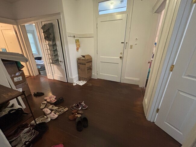 39 Strathmore Rd Unit 2