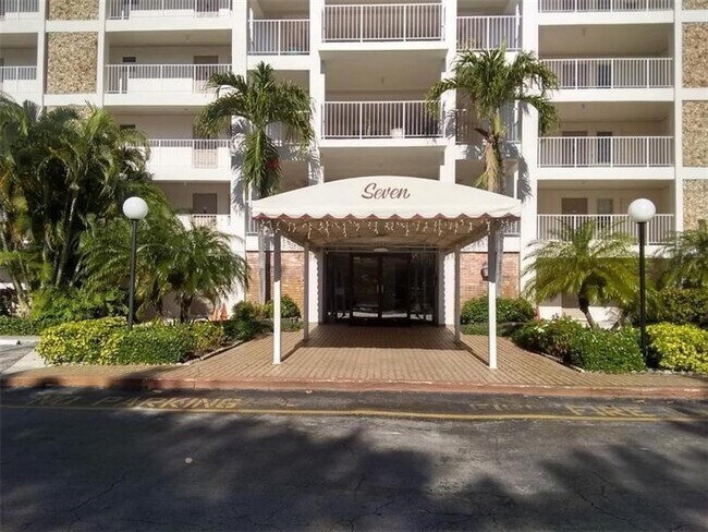 Building Photo - 2801 N Palm Aire Dr Unit 606 Rental