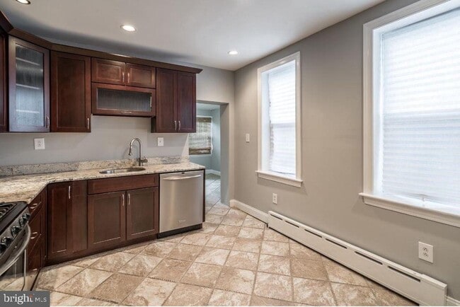 Building Photo - 132 Krams Ave Rental