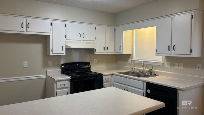 Photo - 18950 Dalewood Cir