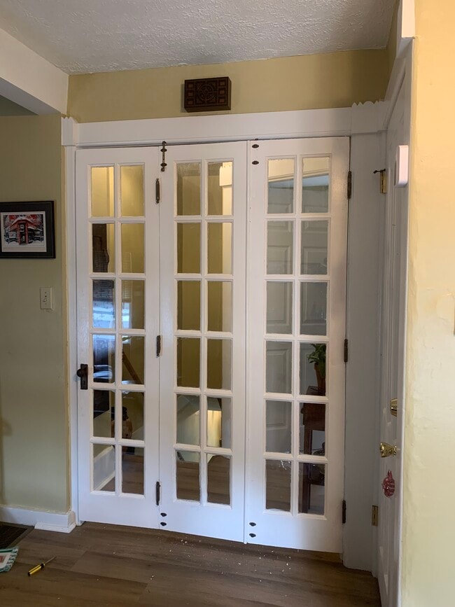 Building Photo - 113 E Sands St Unit 2