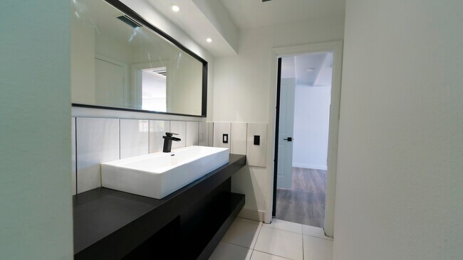 Photo - 321 Cornell Dr