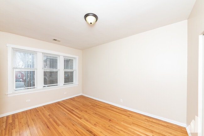 Building Photo - 3751 W Sunnyside Ave Unit 2