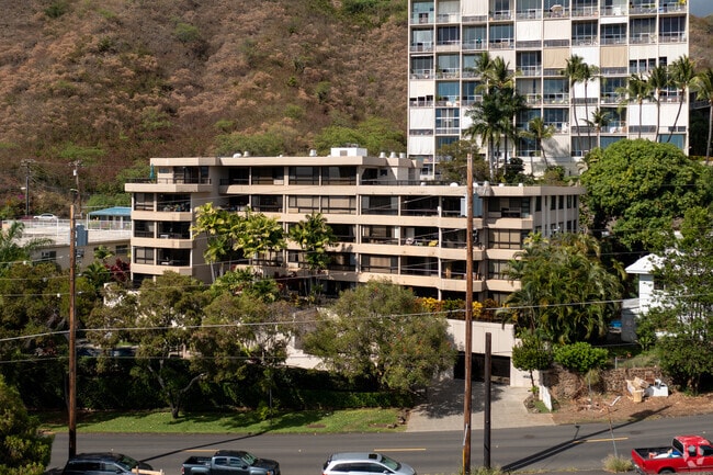 Iolani Palms - Iolani Palms Apartments