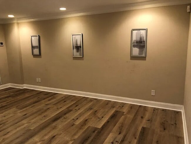 Photo - 3079 Colonial Way