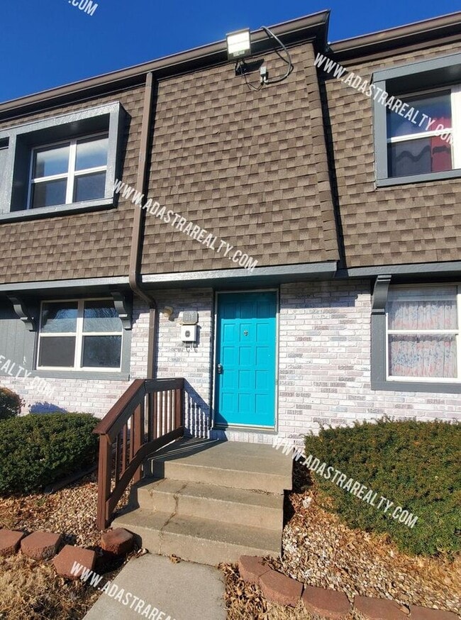 Building Photo - Very Nice and Affordable Olathe Townhome-A...
