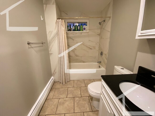 Photo - Nicely renovated 3 bed near the Green and ...