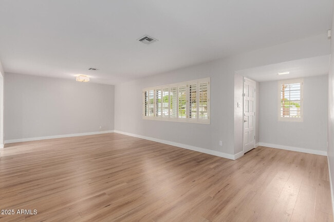 Photo - 5001 E Mitchell Dr