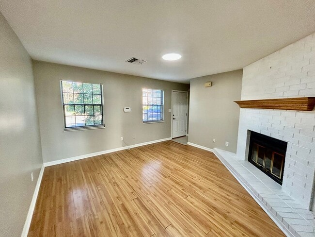 Photo - Cozy 2 Bed, 1.5 Bath in Lexington!