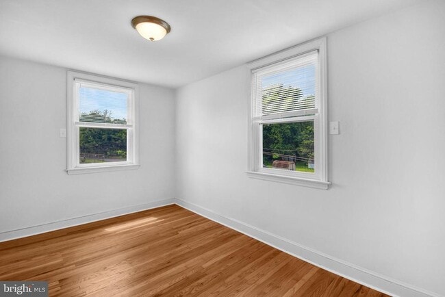 Photo - 666 Rively Ave