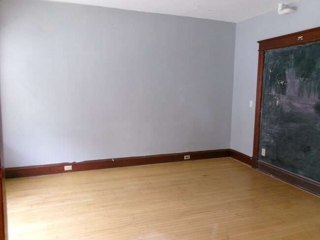 24 Bradley St Unit 1