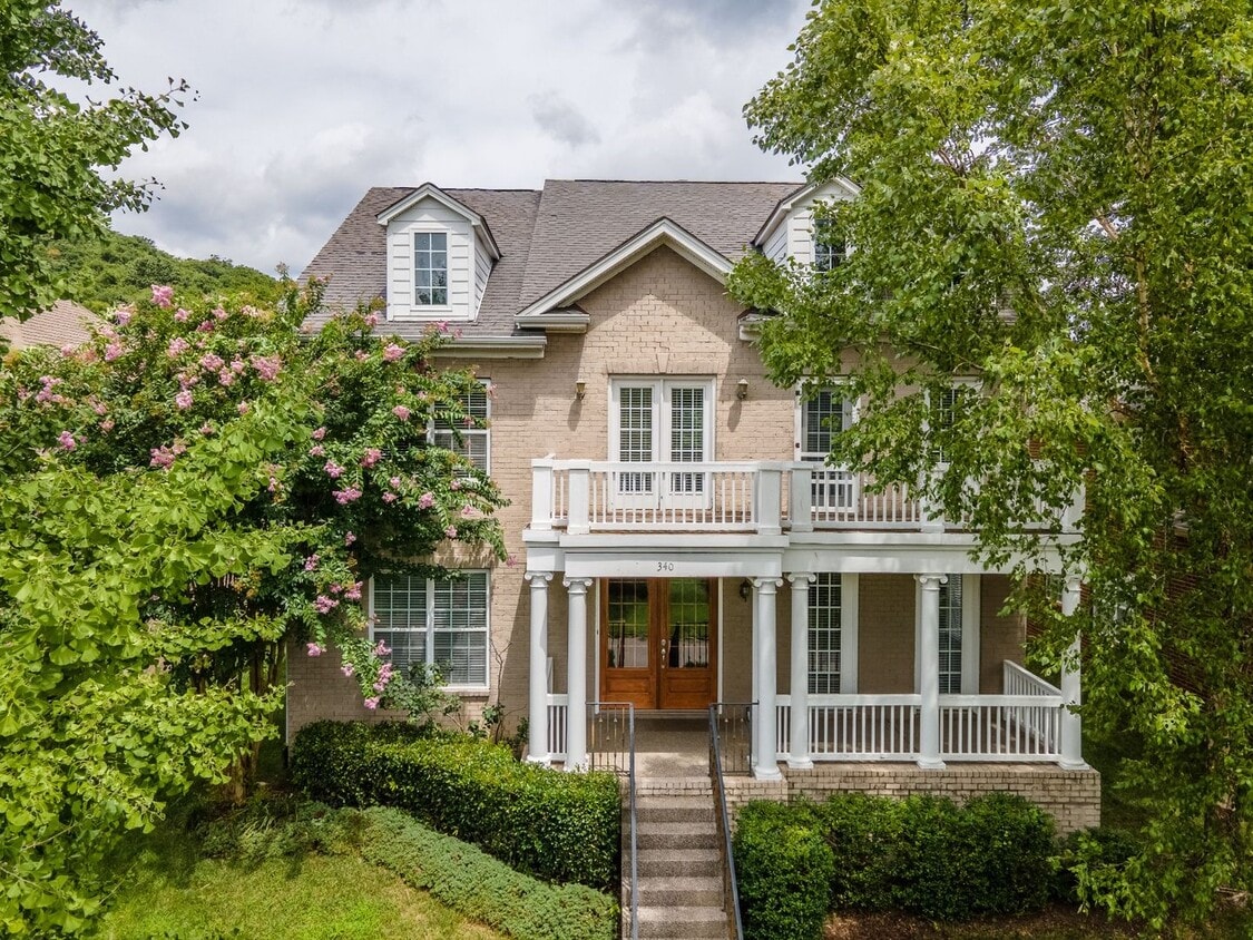 **LUXURIOUS GATED COMMUNITY IN FRANKLIN ZO... - **LUXURIOUS GATED COMMUNITY IN FRANKLIN ZO...