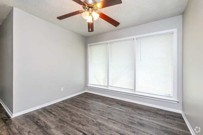 1BR, 1BA - Reno/809SF - Dining Room